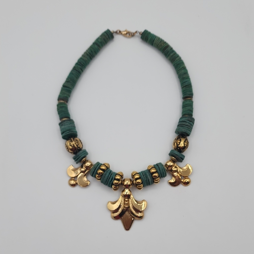 1990s Vintage Carol Dauplaise Fleur de Lis, Green, Gold Plate Statement Necklace - Picture 8 of 12